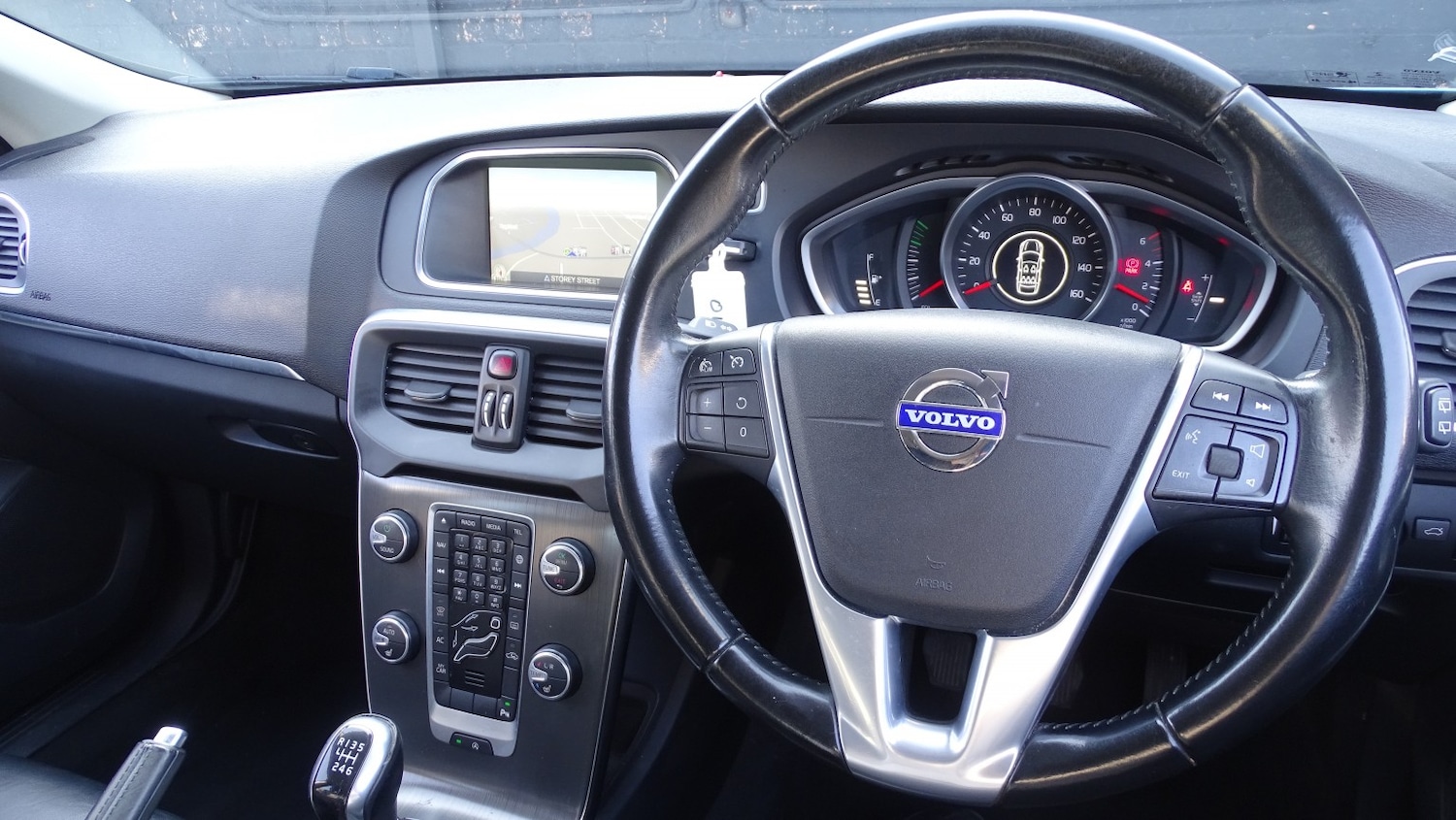 Used Volvo V40 2015 for sale - 77766519: Photo 22