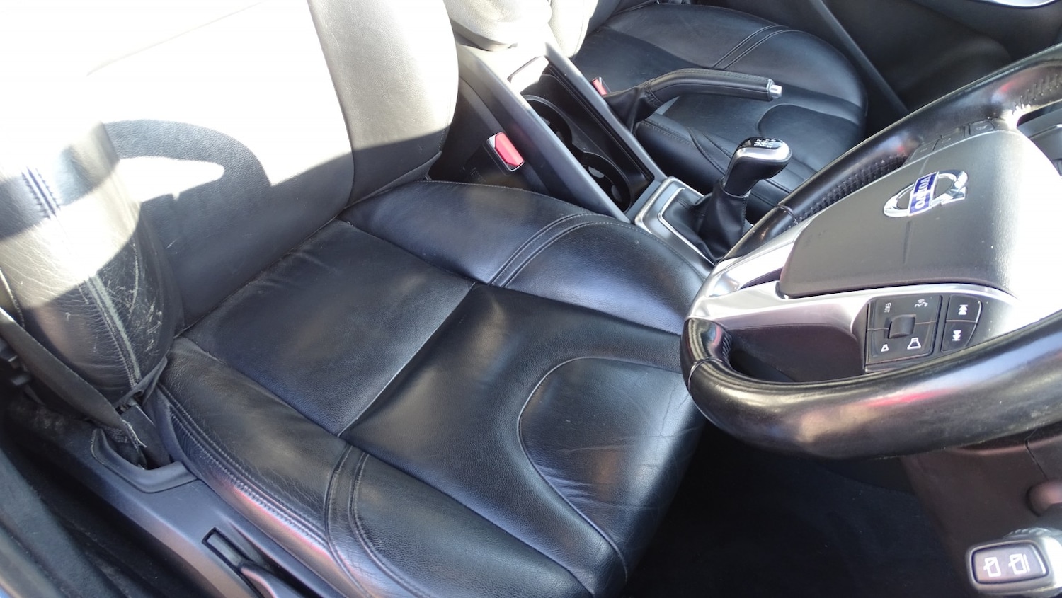 Used Volvo V40 2015 for sale - 77766519: Photo 24