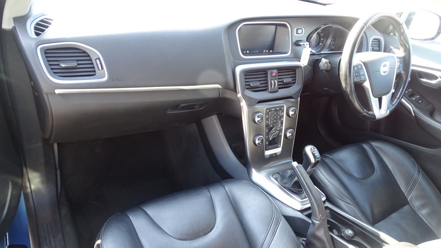 Used Volvo V40 2015 for sale - 77766519: Photo 34