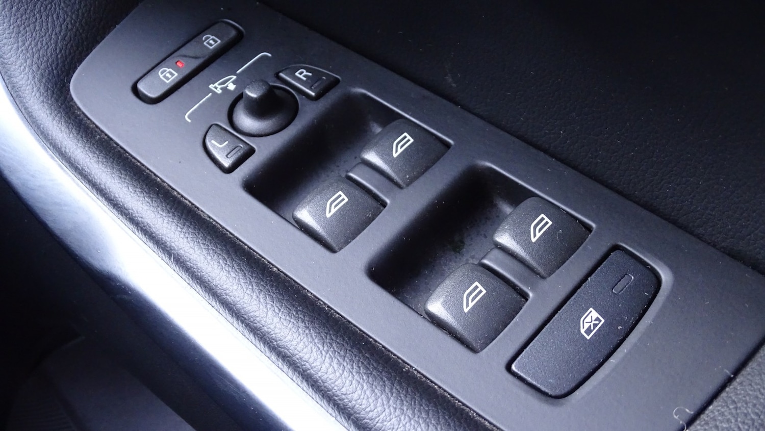 Used Volvo V40 2015 for sale - 77766519: Photo 36