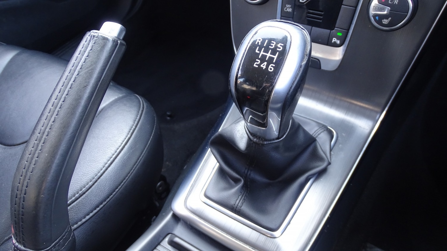 Used Volvo V40 2015 for sale - 77766519: Photo 39