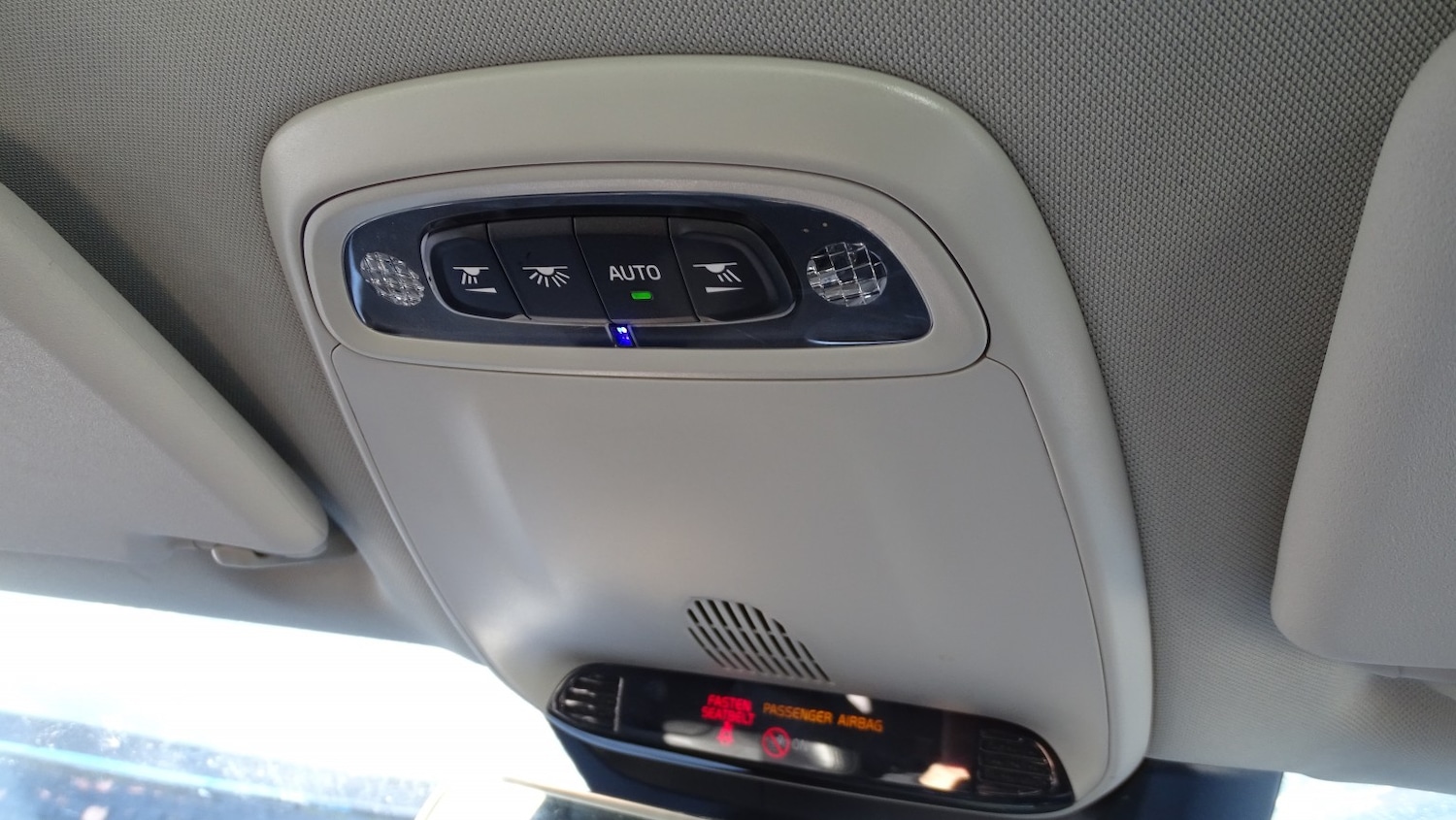 Used Volvo V40 2015 for sale - 77766519: Photo 43