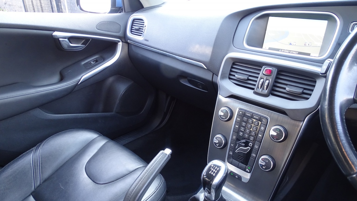 Used Volvo V40 2015 for sale - 77766519: Photo 45