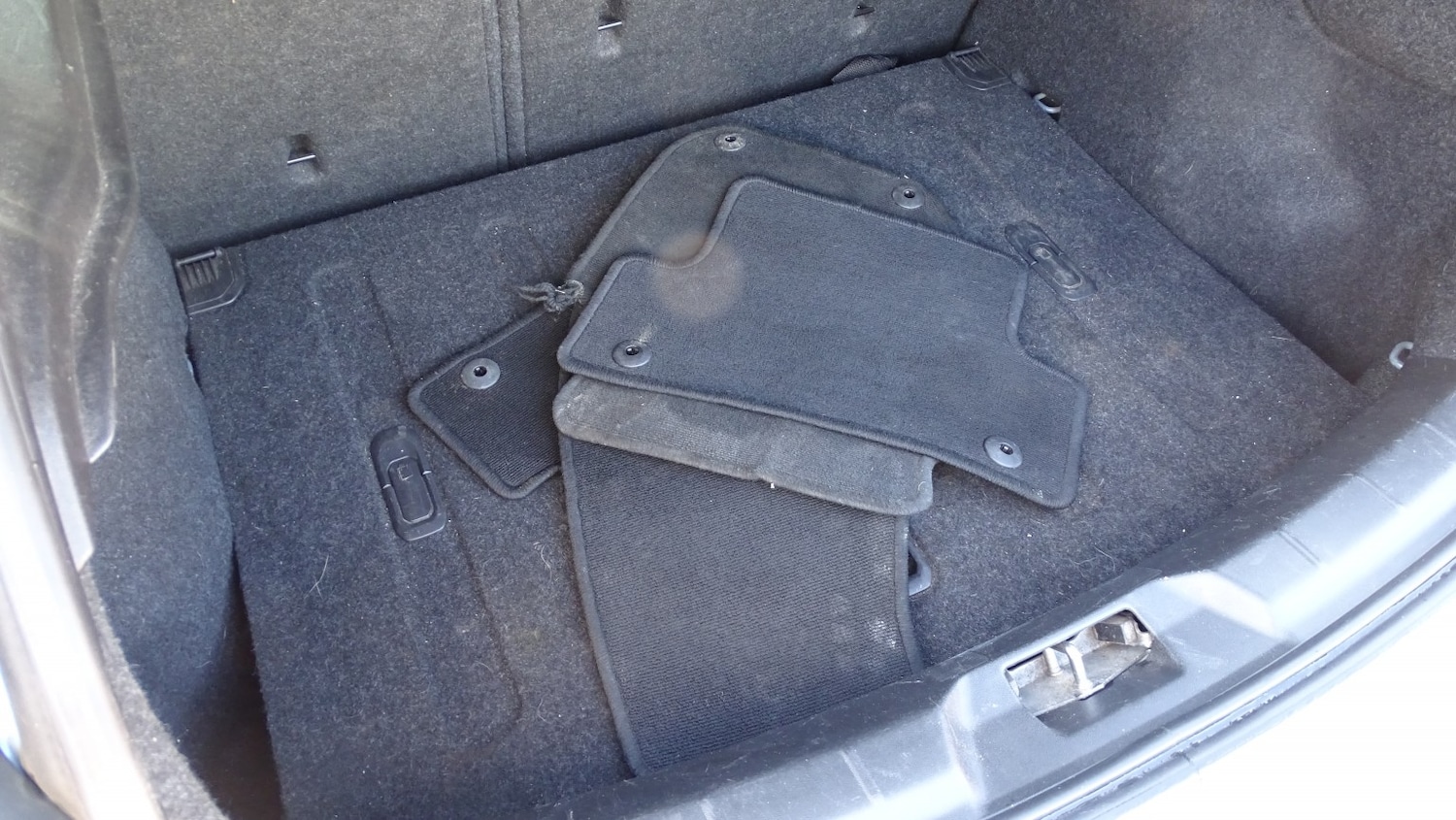 Used Volvo V40 2015 for sale - 77766519: Photo 47