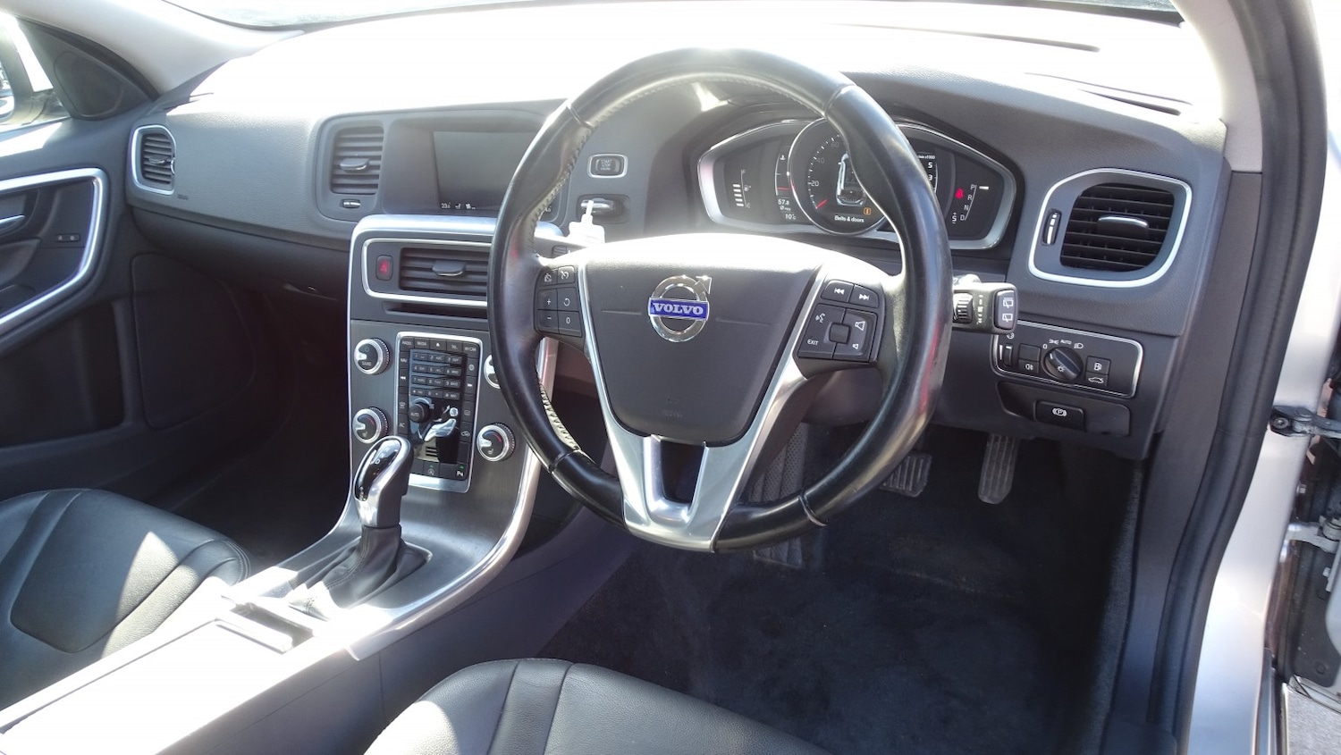 Used Volvo V60 2015 for sale - 78031758: Photo 17