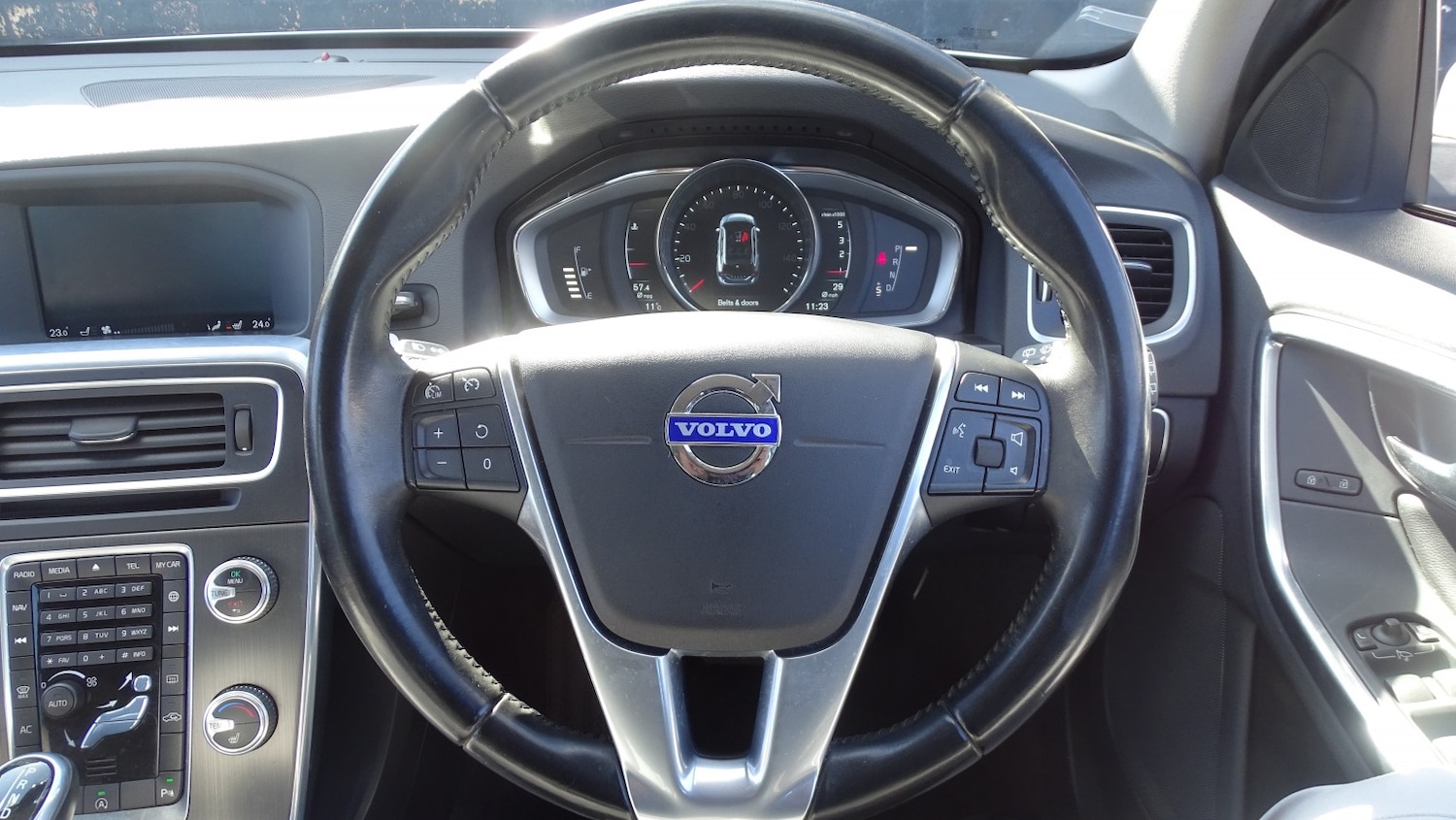 Used Volvo V60 2015 for sale - 78031758: Photo 18