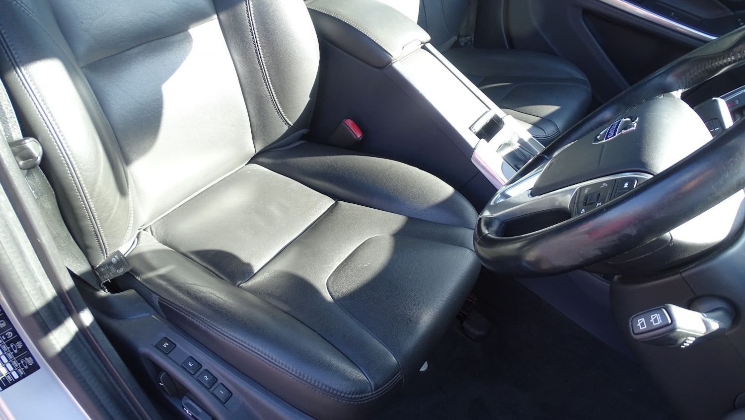 Used Volvo V60 2015 for sale - 78031758: Photo 21