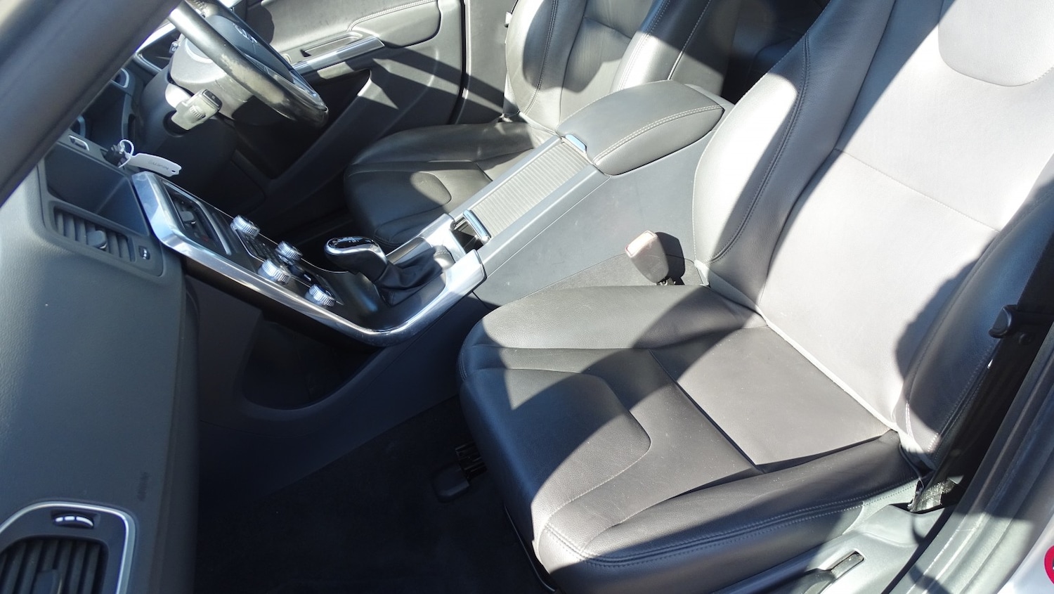 Used Volvo V60 2015 for sale - 78031758: Photo 31