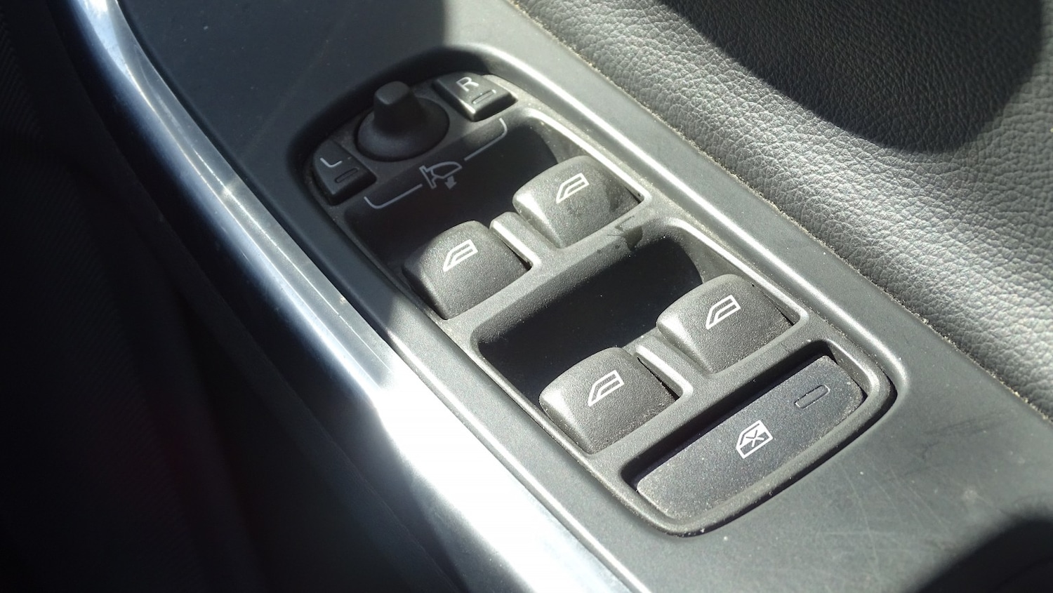 Used Volvo V60 2015 for sale - 78031758: Photo 34