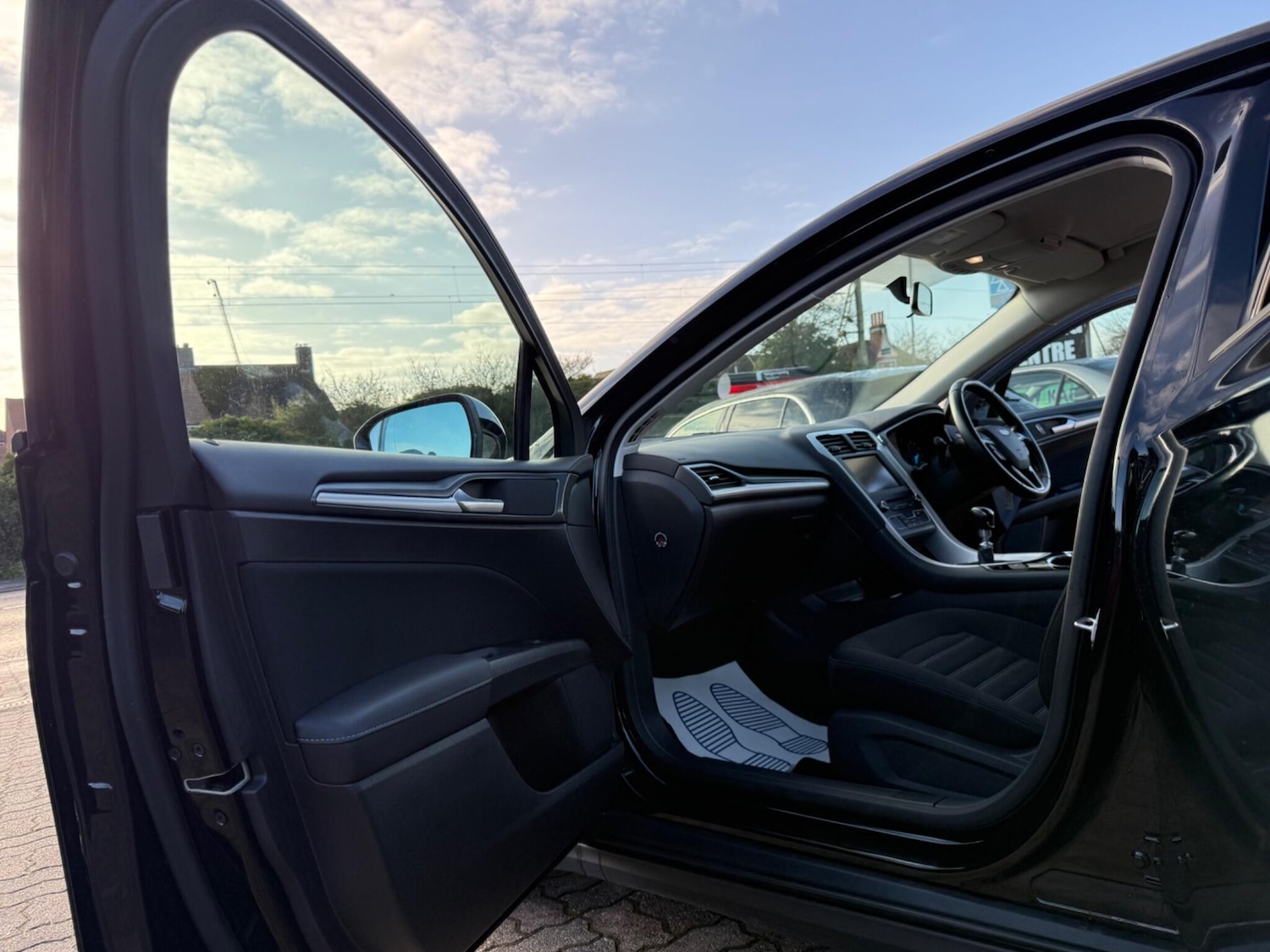 Used Ford Mondeo 2015 for sale - 77156299: Photo 30