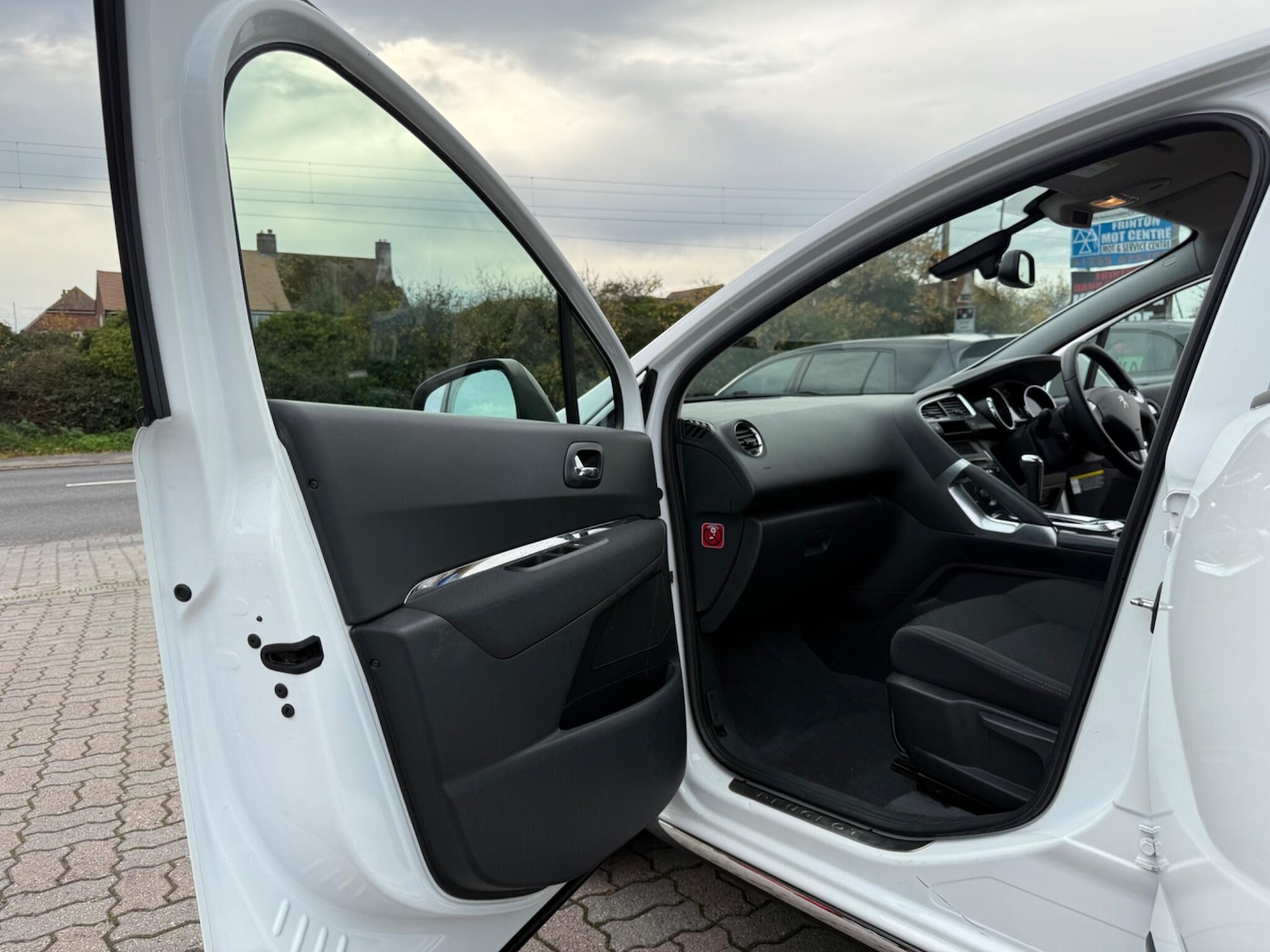 Used Peugeot 3008 2016 for sale - 76498679: Photo 30