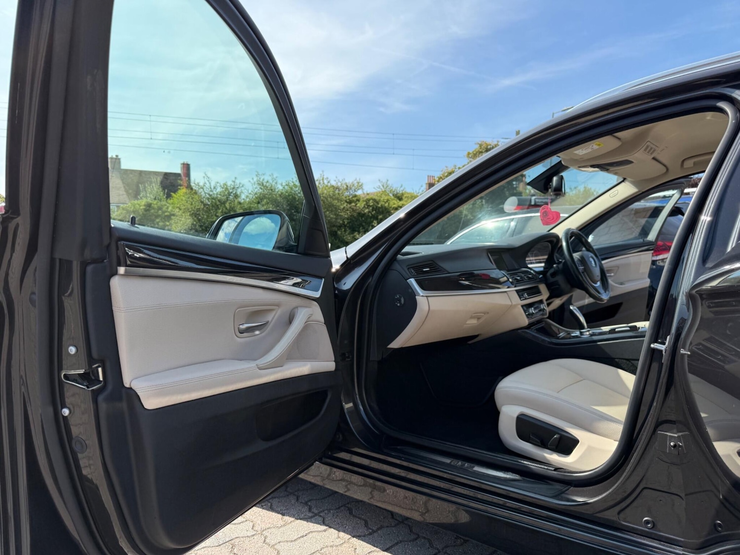 Used BMW 5 Series 2017 for sale - 75808842: Photo 32