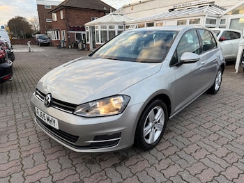 Used Volkswagen Golf 2015 for sale - 76349131: Photo