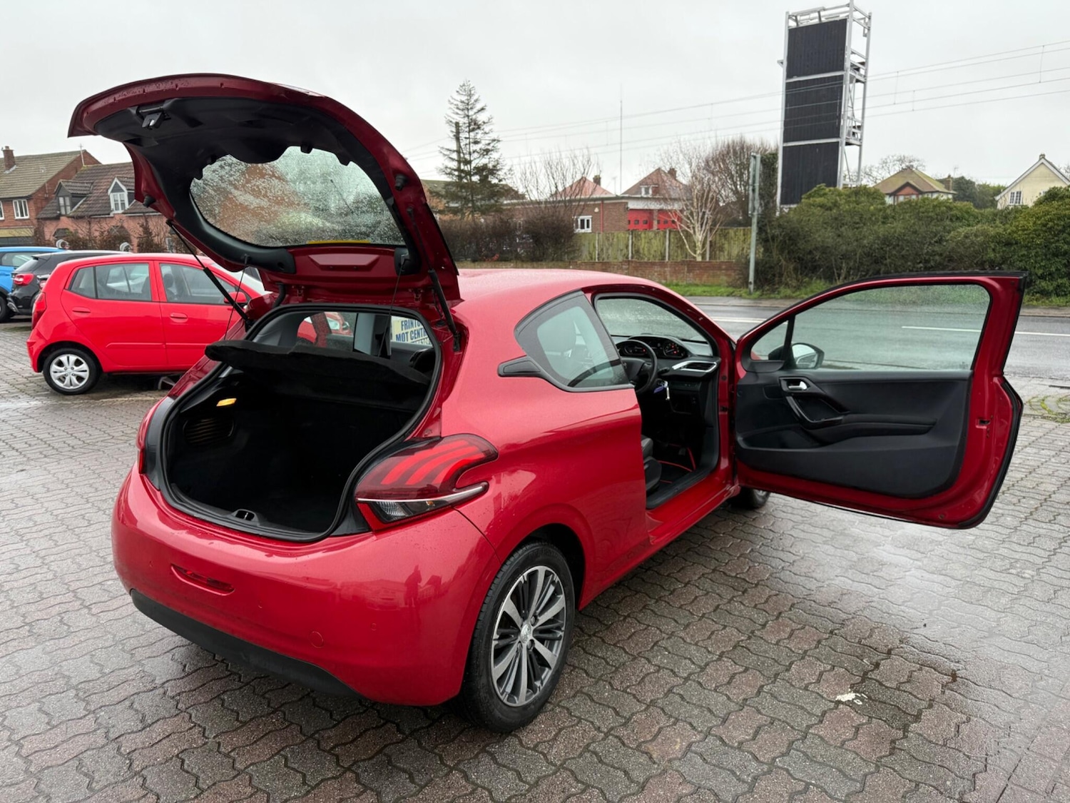Used Peugeot 208 2017 for sale - 77564729: Photo 38