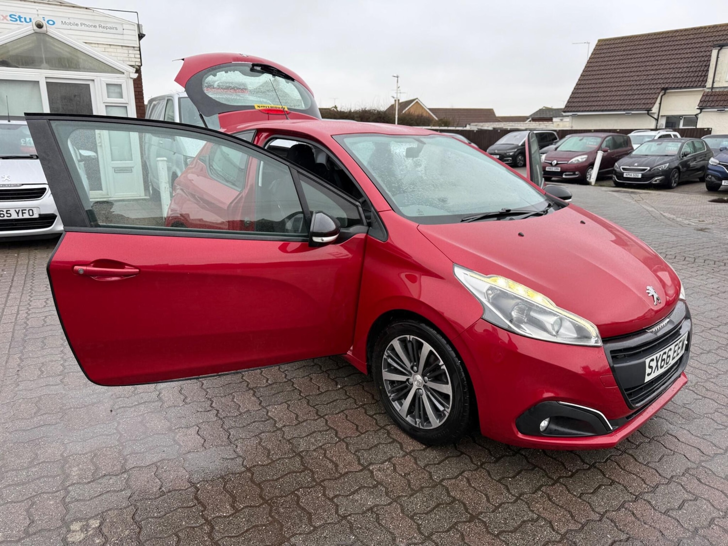 Used Peugeot 208 2017 for sale - 77564729: Photo 40