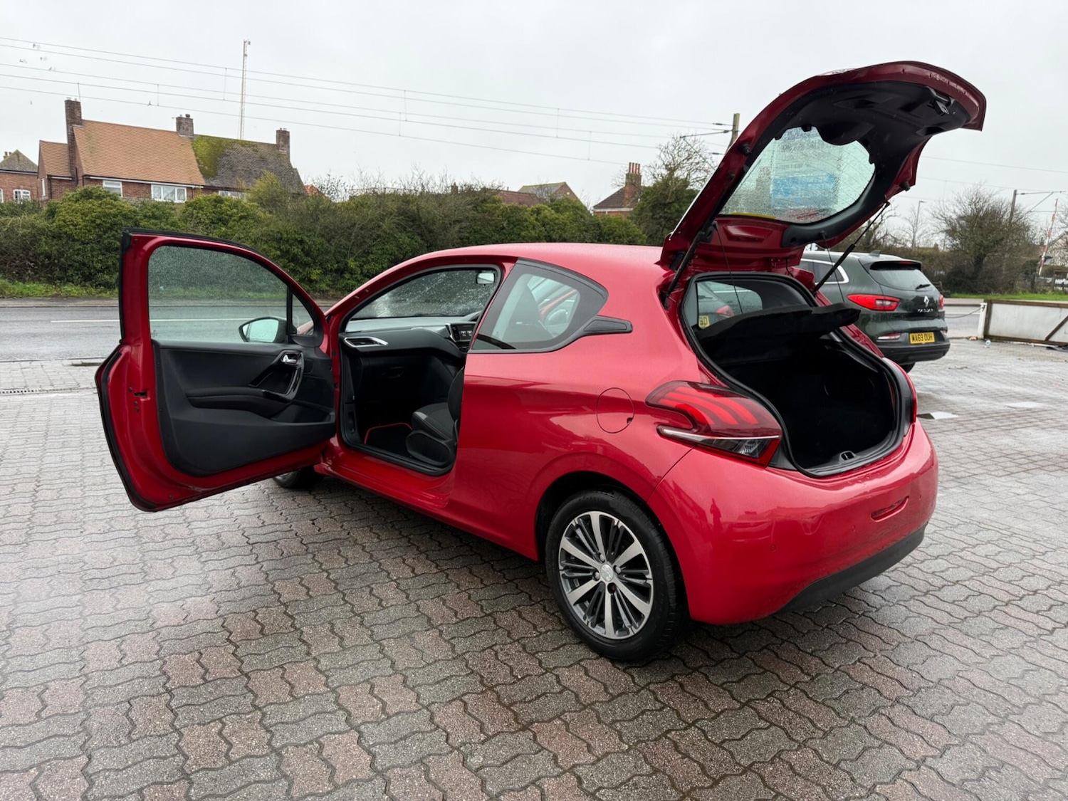 Used Peugeot 208 2017 for sale - 77564729: Photo 44