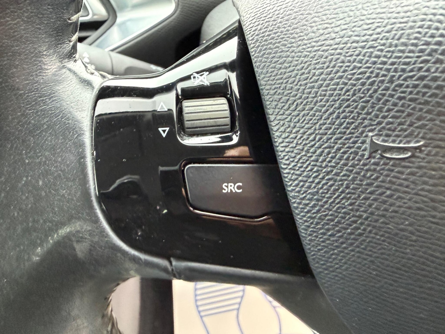 Used Peugeot 308 2014 for sale - 77549370: Photo 14