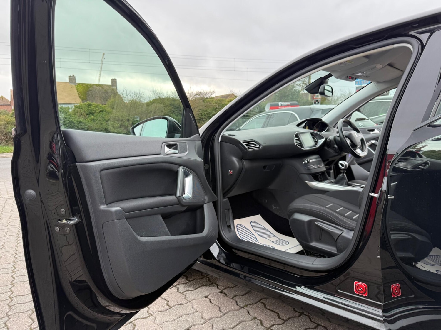 Used Peugeot 308 2014 for sale - 77549370: Photo 33