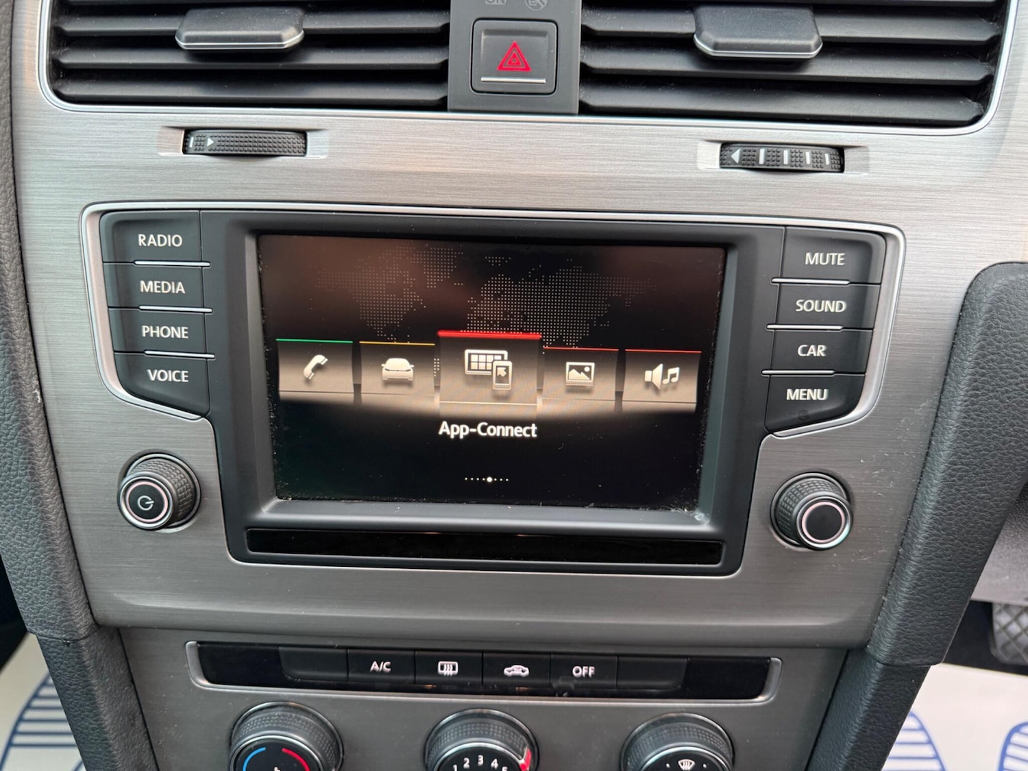 Used Volkswagen Golf 2015 for sale - 76996269: Photo 17