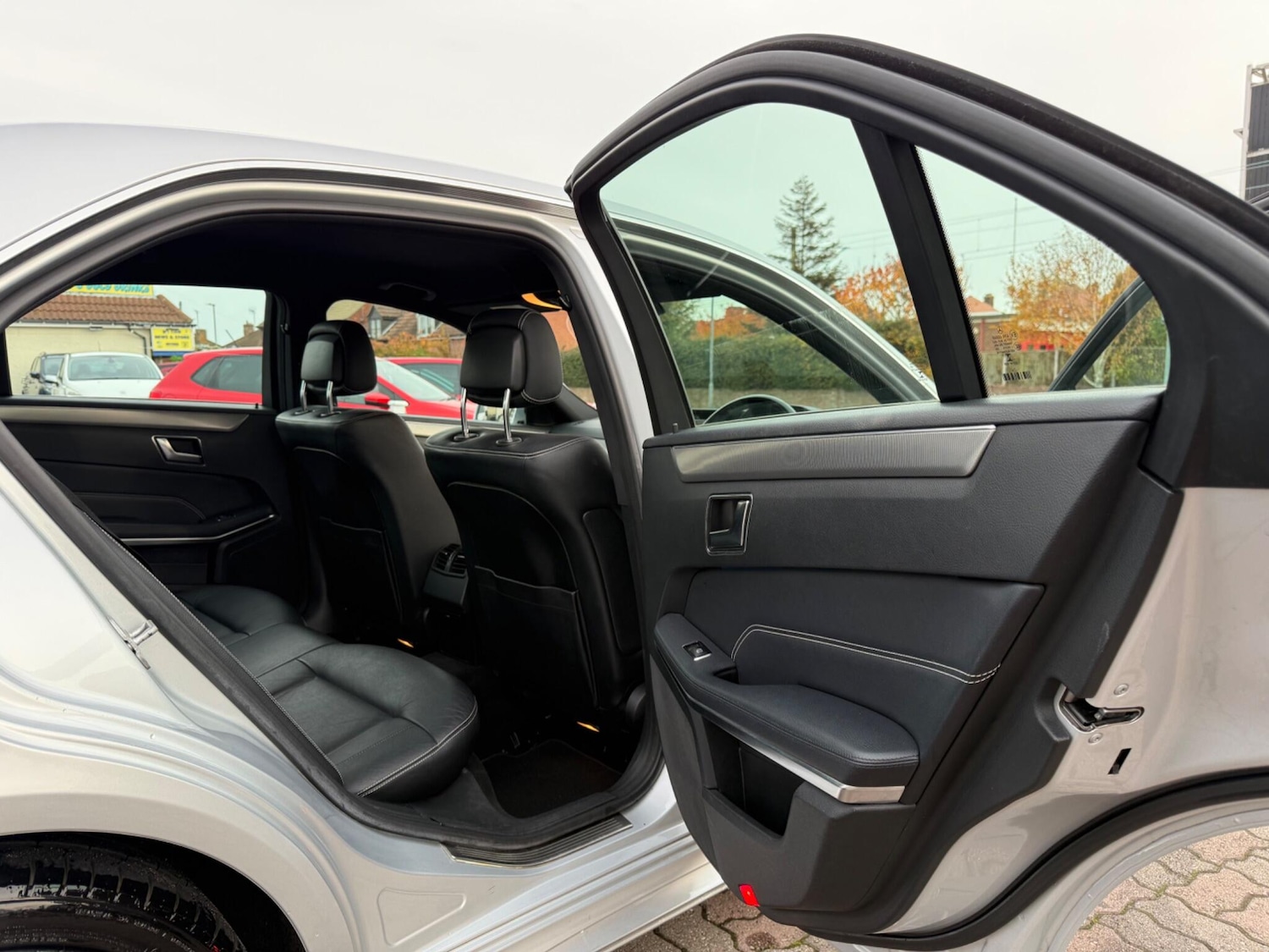 Used Mercedes-Benz E Class 2014 for sale - 76499413: Photo 28