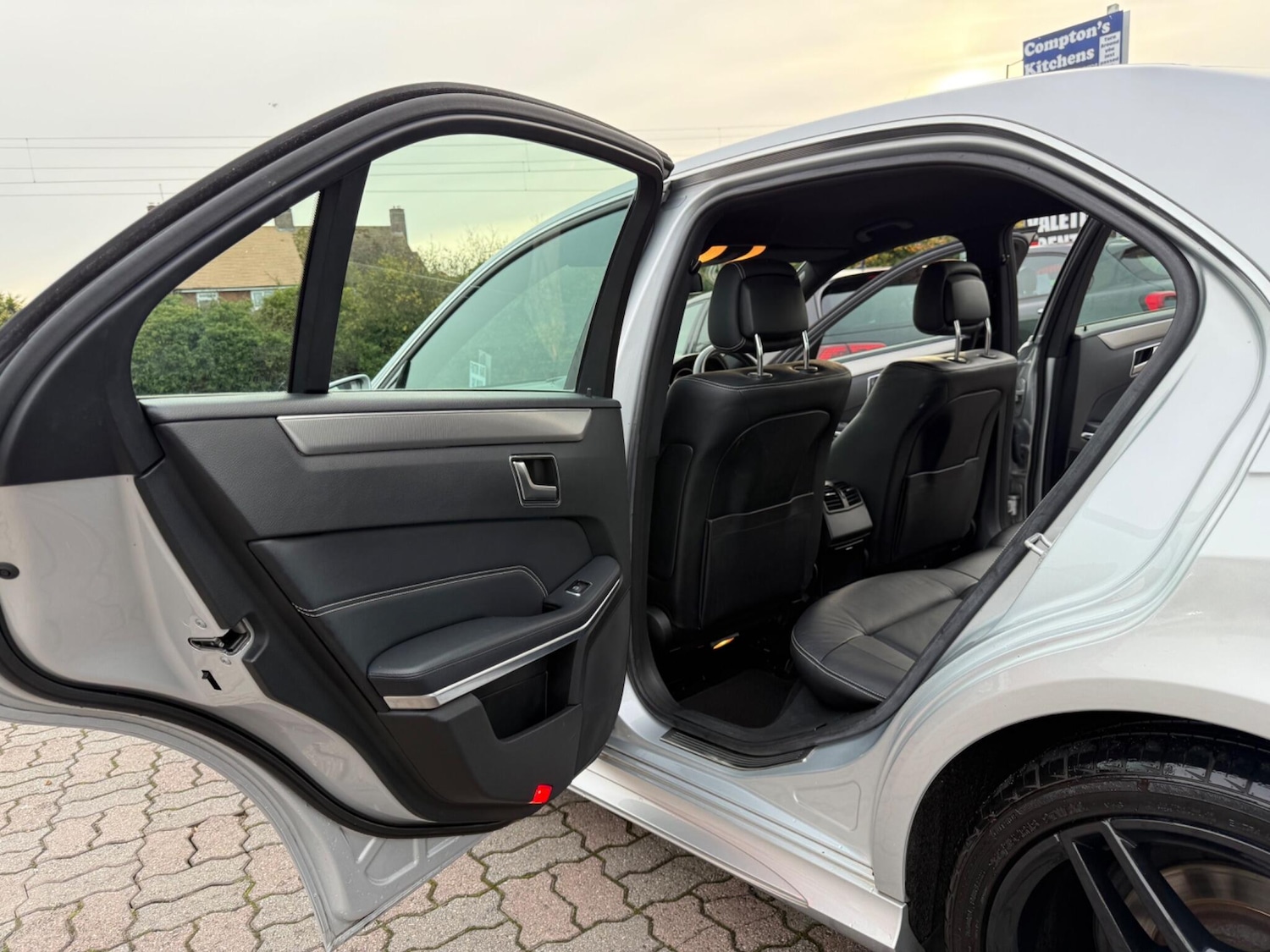 Used Mercedes-Benz E Class 2014 for sale - 76499413: Photo 32