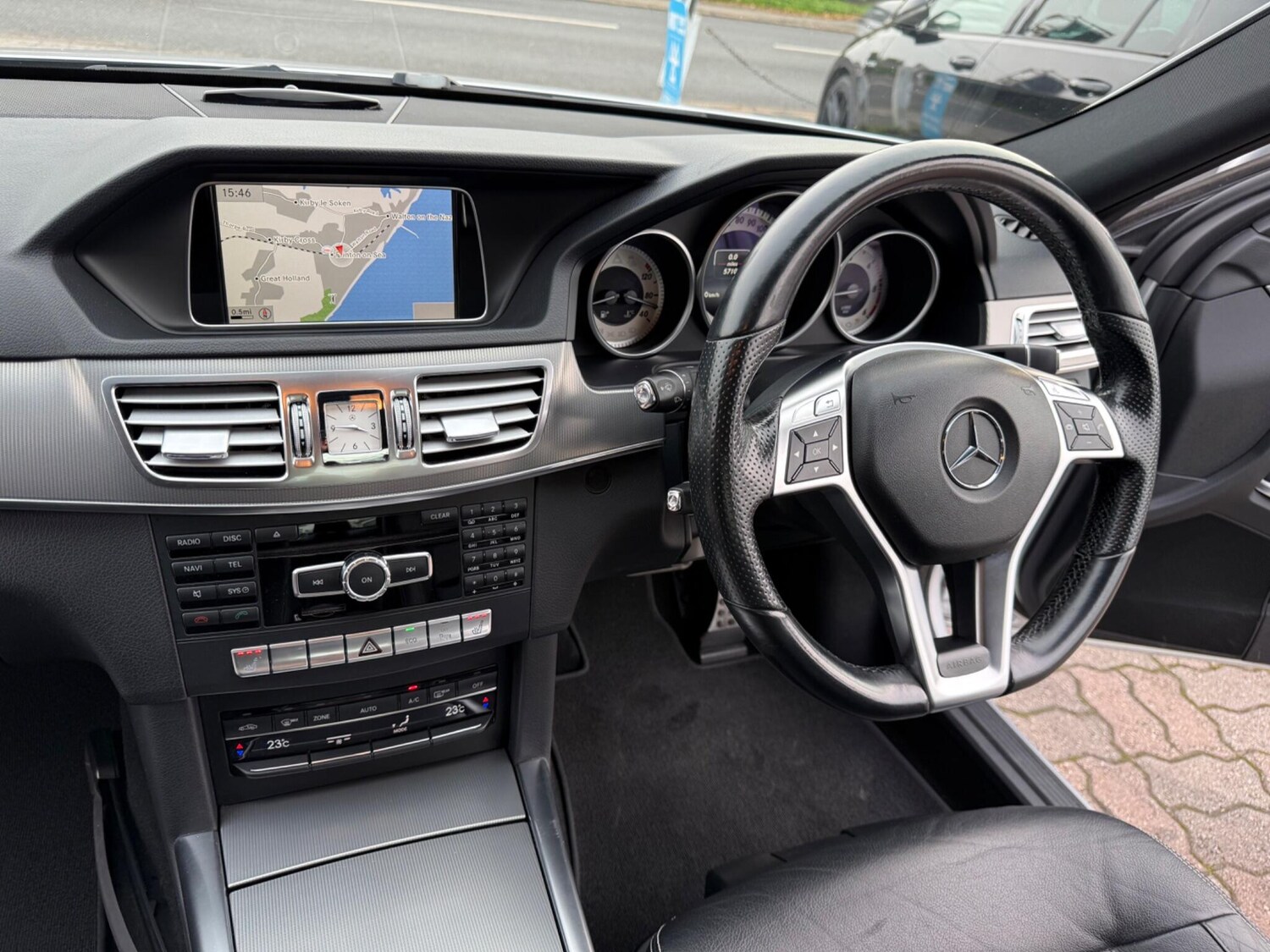 Used Mercedes-Benz E Class 2014 for sale - 76499413: Photo 38