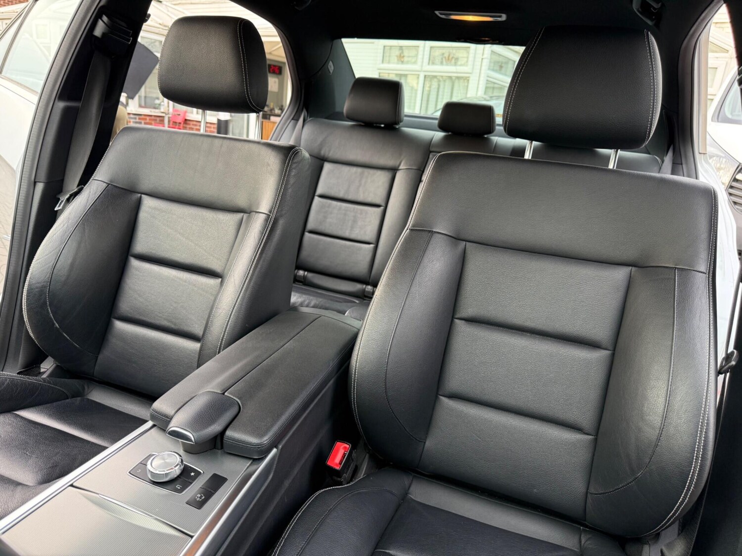 Used Mercedes-Benz E Class 2014 for sale - 76499413: Photo 42