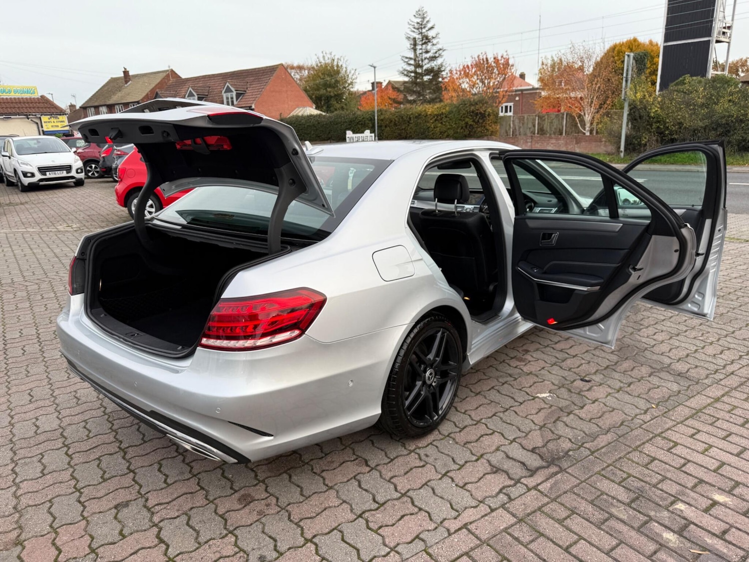 Used Mercedes-Benz E Class 2014 for sale - 76499413: Photo 45