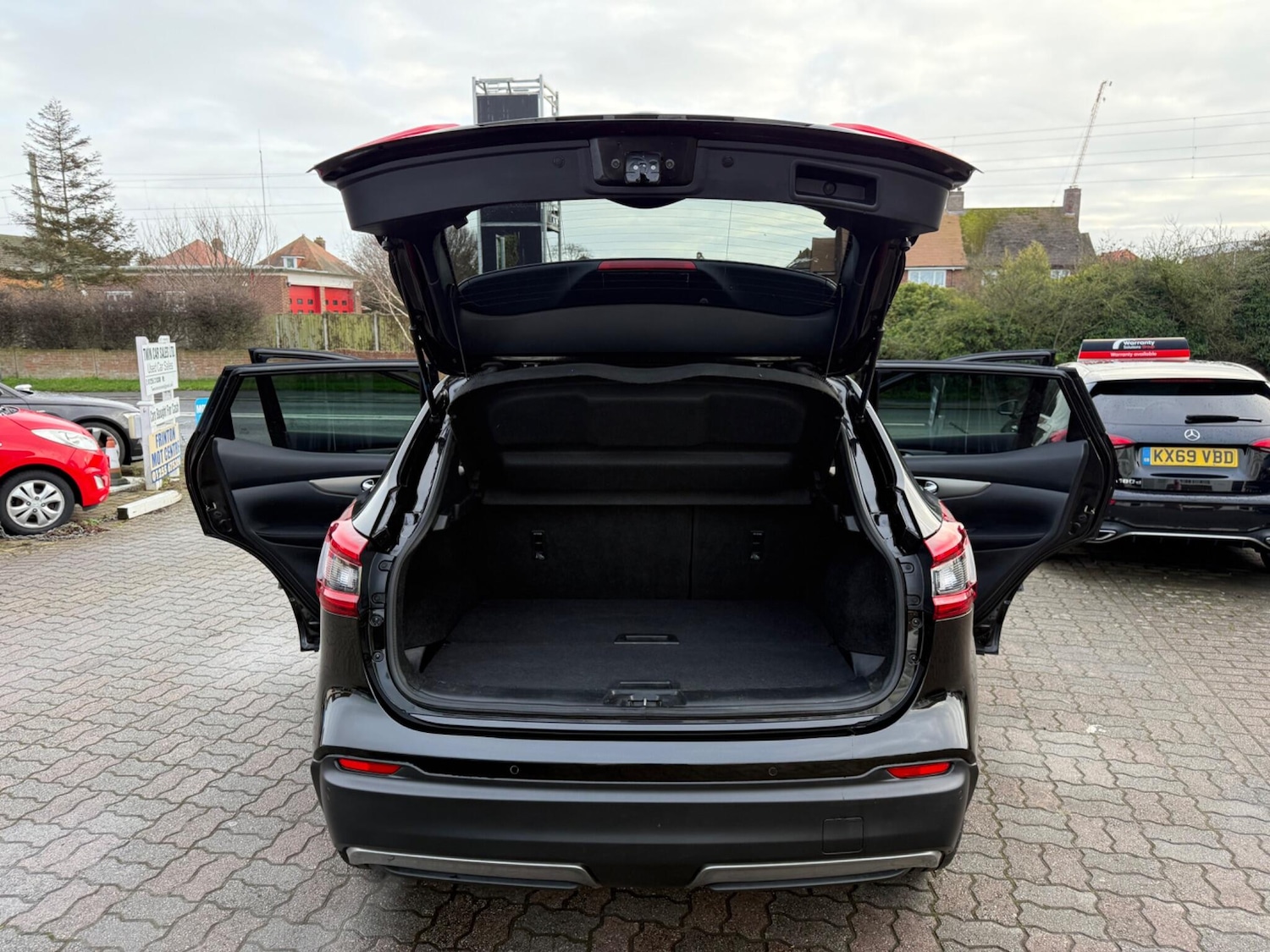 Used Nissan Qashqai 2017 for sale - 77191493: Photo 41