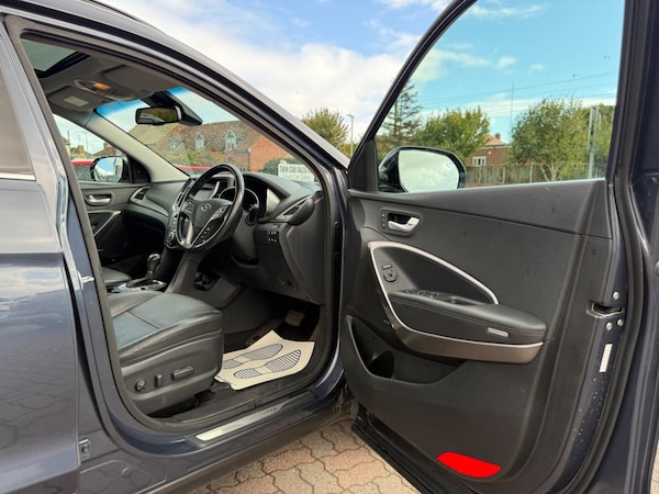 Used Hyundai Santa Fe 2017 for sale - 76032671: Photo 10