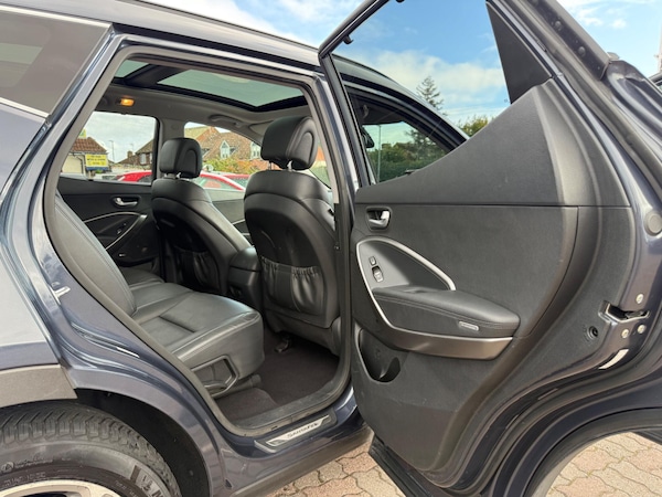 Used Hyundai Santa Fe 2017 for sale - 76032671: Photo 28