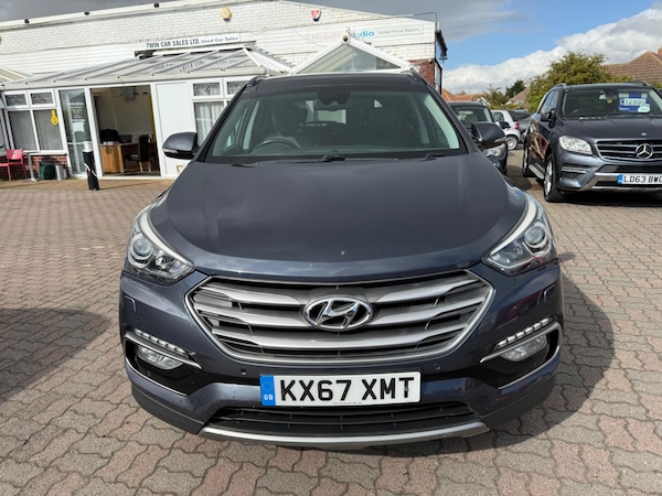 Used Hyundai Santa Fe 2017 for sale - 76032671: Photo 2
