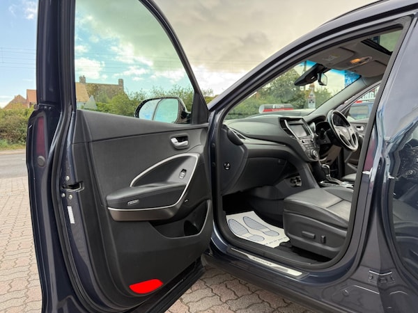 Used Hyundai Santa Fe 2017 for sale - 76032671: Photo 40