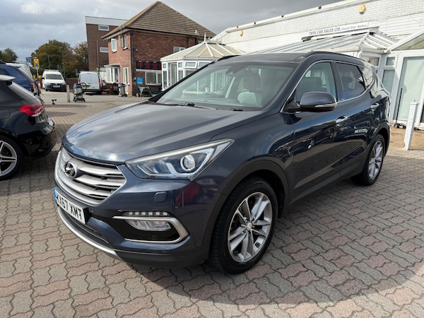 Used Hyundai Santa Fe 2017 for sale - 76032671: Photo 4