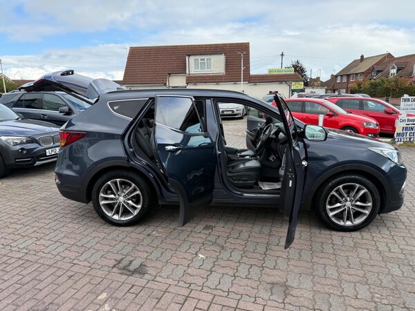 Used Hyundai Santa Fe 2017 for sale - 76032671: Photo 52