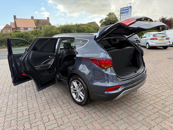 Used Hyundai Santa Fe 2017 for sale - 76032671: Photo 57