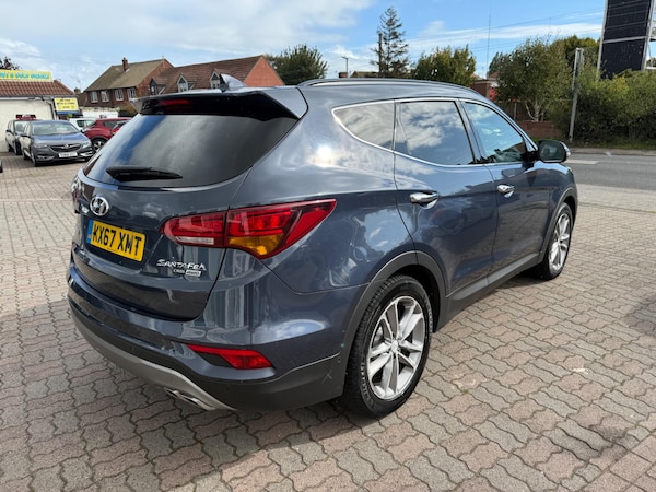 Used Hyundai Santa Fe 2017 for sale - 76032671: Photo 8