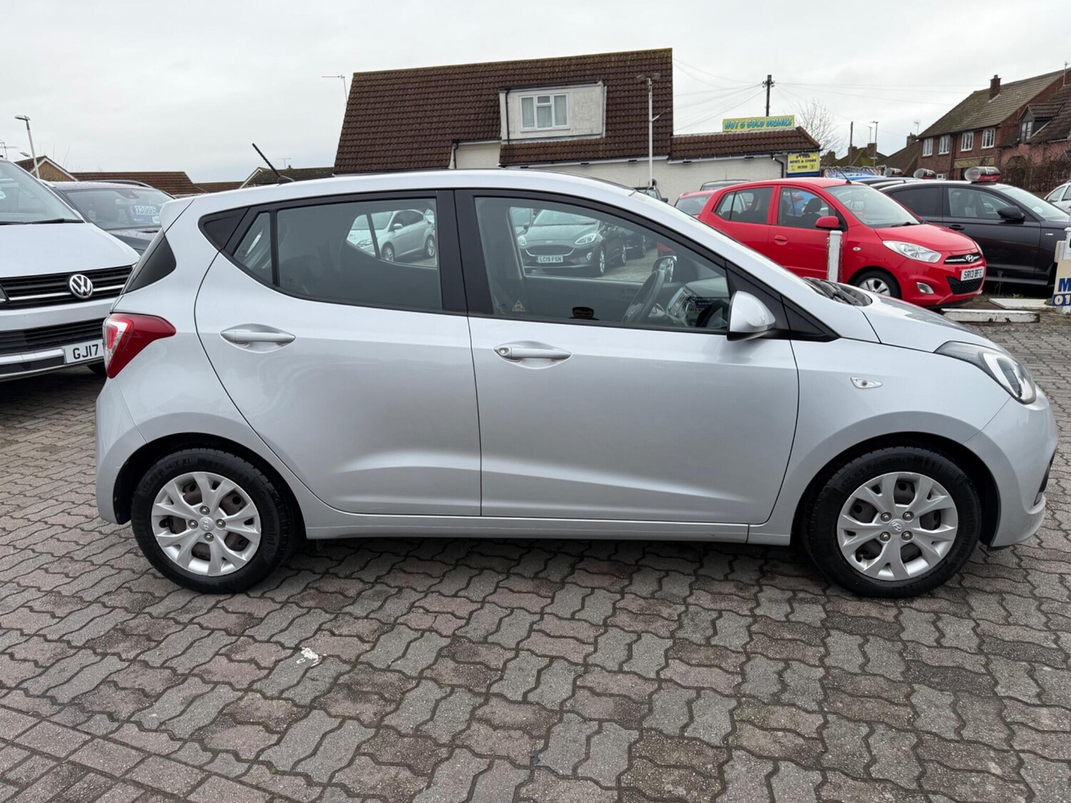 Used Hyundai i10 2014 for sale - 77613050: Photo 9