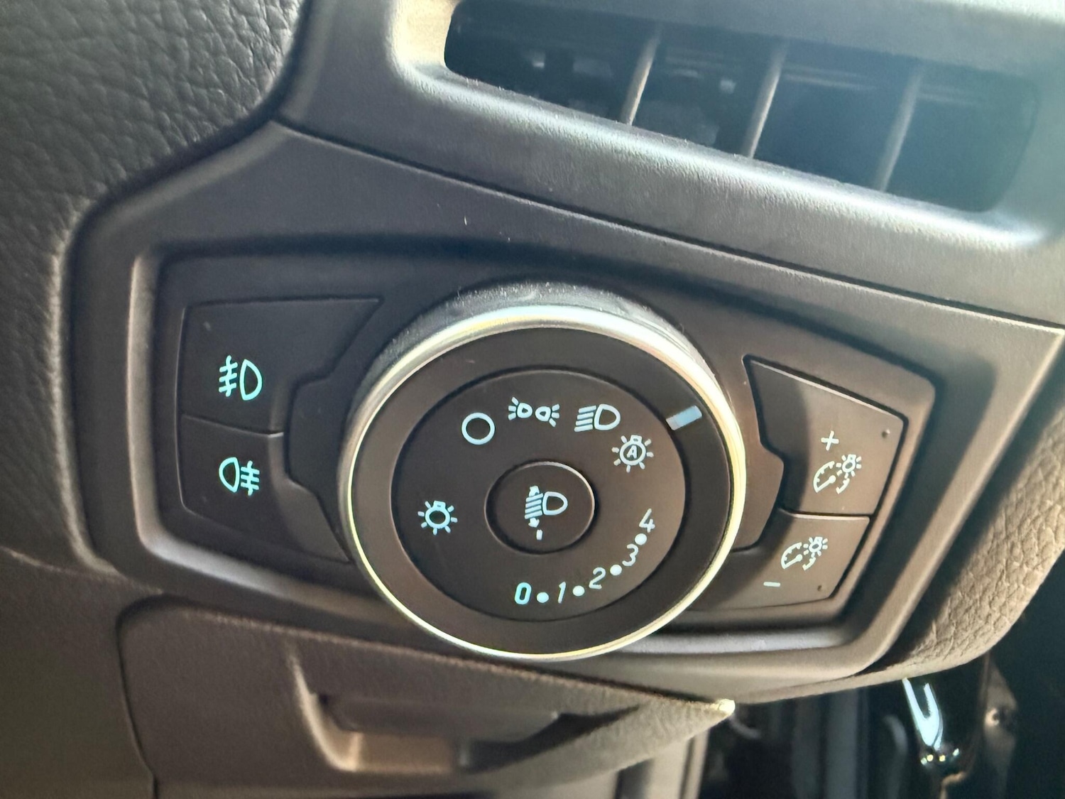 Used Ford Focus 2018 for sale - 76073069: Photo 12