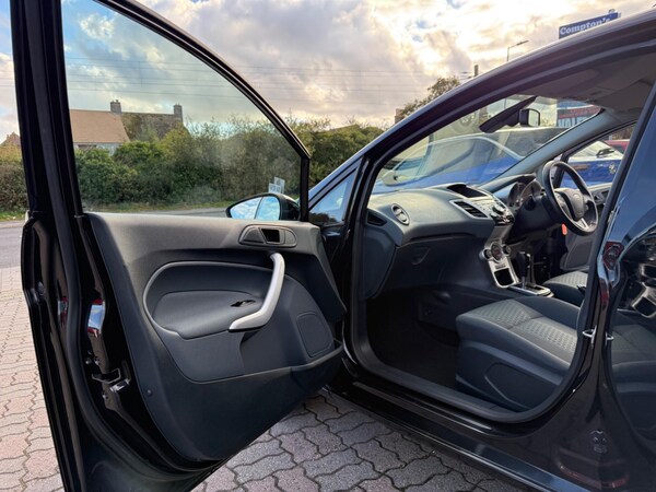 Used Ford Fiesta 2011 for sale - 76071785: Photo 31