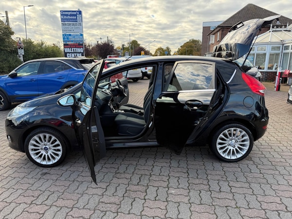 Used Ford Fiesta 2011 for sale - 76071785: Photo 45