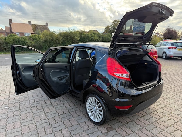 Used Ford Fiesta 2011 for sale - 76071785: Photo 46