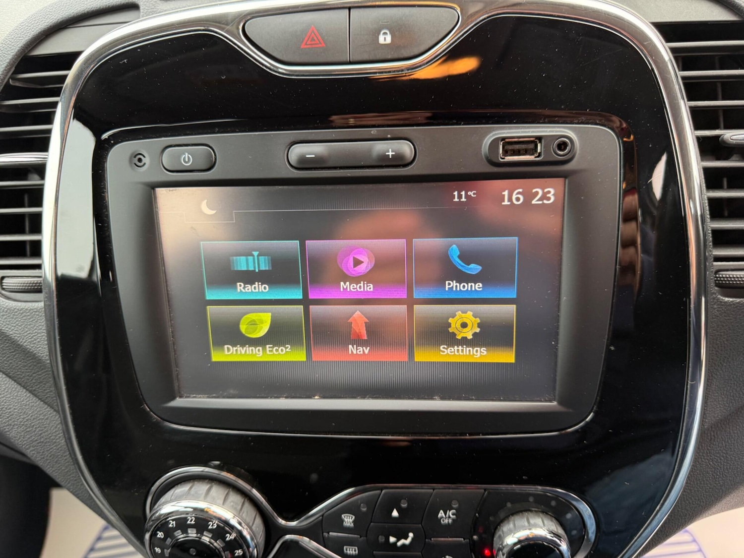 Used Renault Captur for sale - 77993299: Photo 17