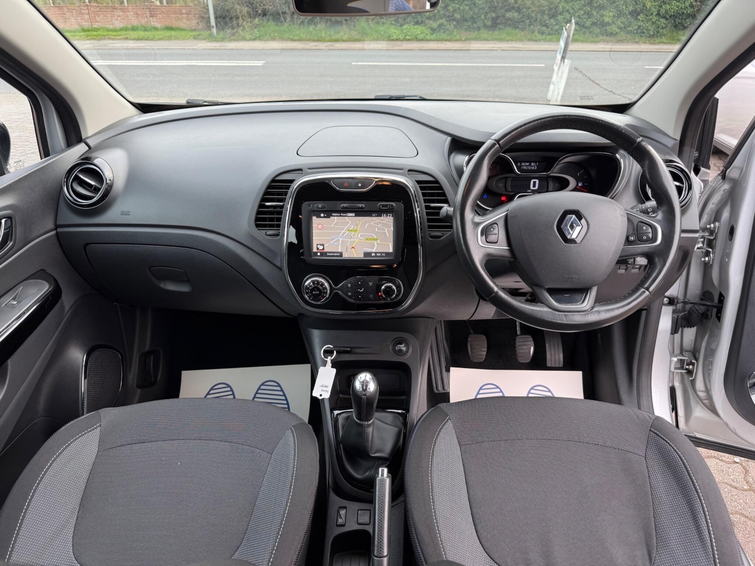 Used Renault Captur for sale - 77993299: Photo 3