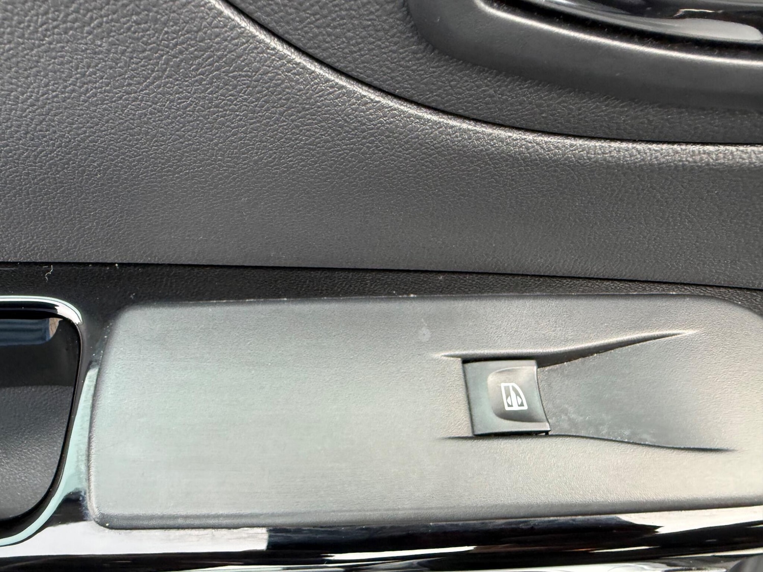 Used Renault Captur for sale - 77993299: Photo 33