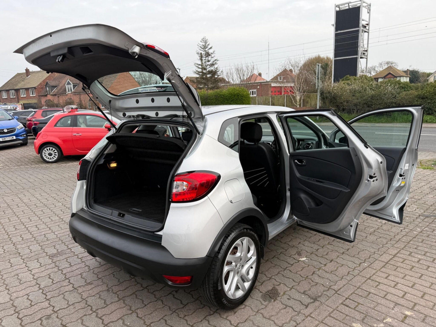Used Renault Captur for sale - 77993299: Photo 41