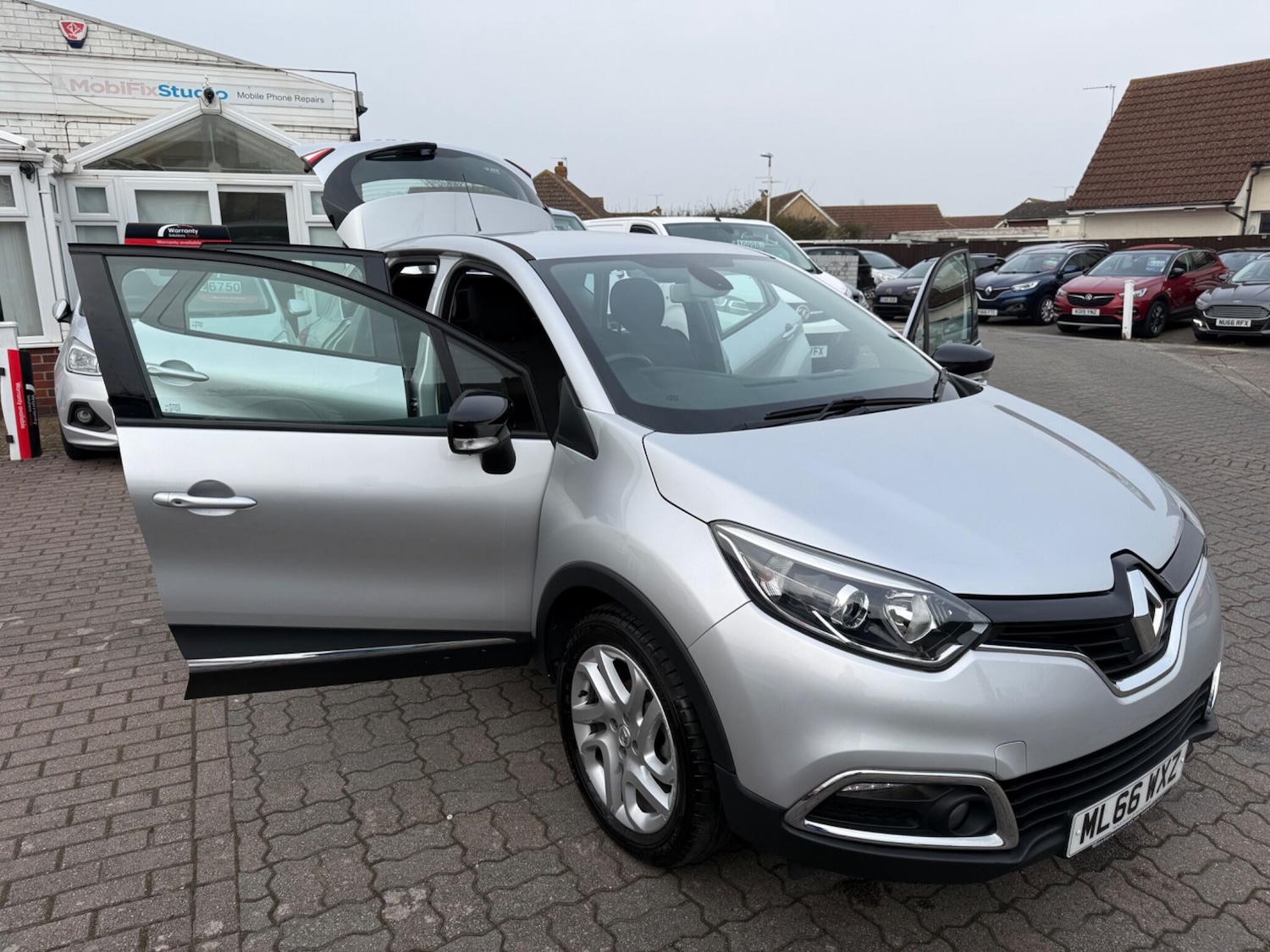 Used Renault Captur for sale - 77993299: Photo 43