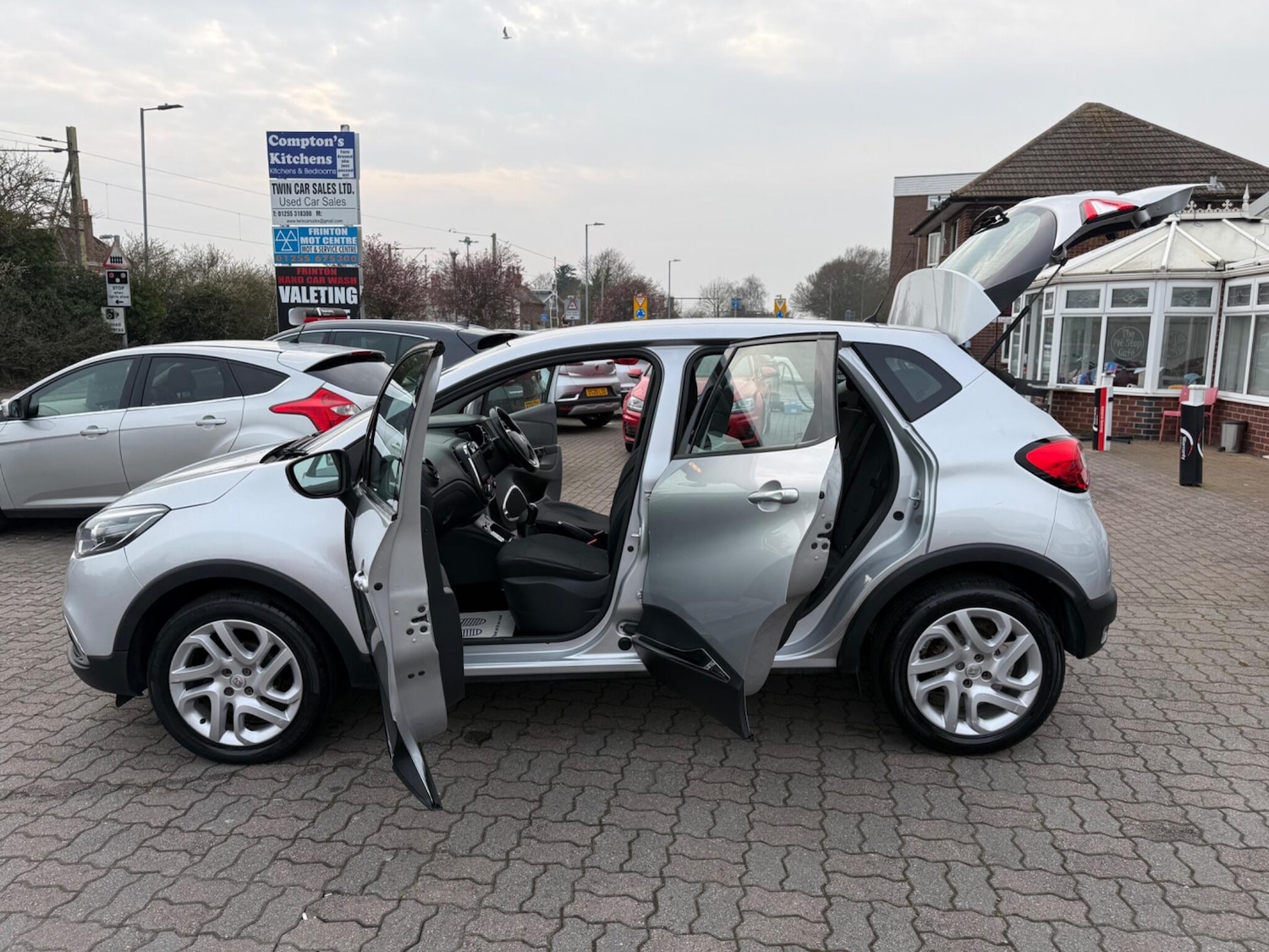 Used Renault Captur for sale - 77993299: Photo 46