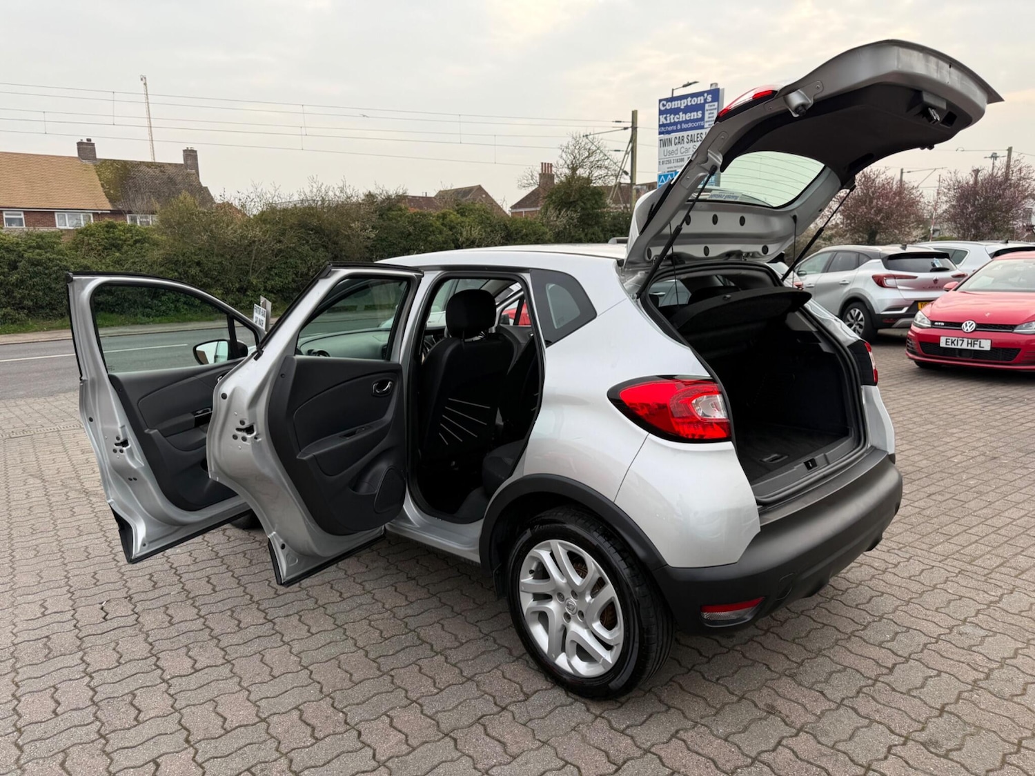 Used Renault Captur for sale - 77993299: Photo 47