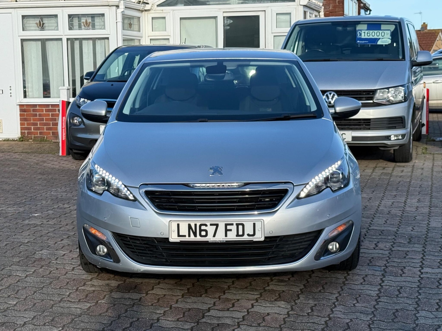 Used Peugeot 308 2017 for sale - 77305308: Photo 2